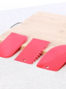 Kit 4 Espátulas Raspadoras Confeitar e Decorar Bolos Massas Corte Confeitaria - Multicolorido - Visão 4