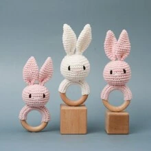 1 pezzo Coniglietto fatto a mano all'uncinetto con orecchie appuntite e anello in legno da dentizione, regalo di dentizione per bambini