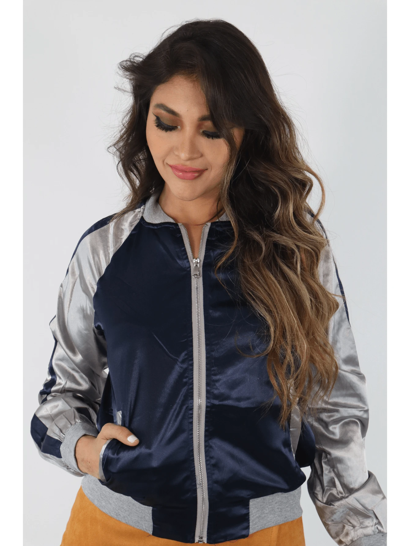 Chamarra bomber satín, bicolor, forro peluche. - azul real - Ver 1