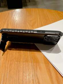 1入黑色手機殼,隱藏支架和機械風格,保護相機 + 1入帶有金屬字母標誌的手機殼,兼容iphone,防掉落 - 黑色 - 查看 2