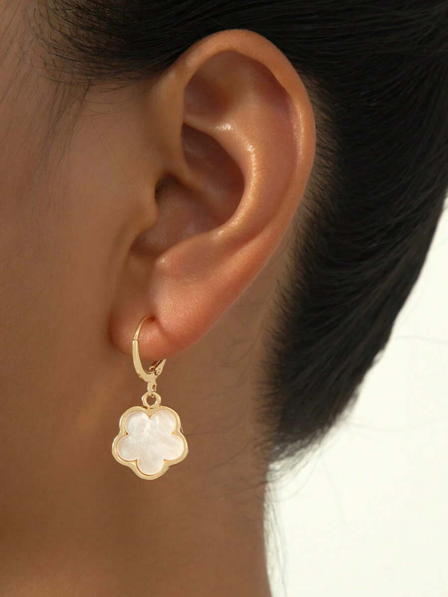 1 Pair Metal Fashionable Lucky Clover Pendant Earrings