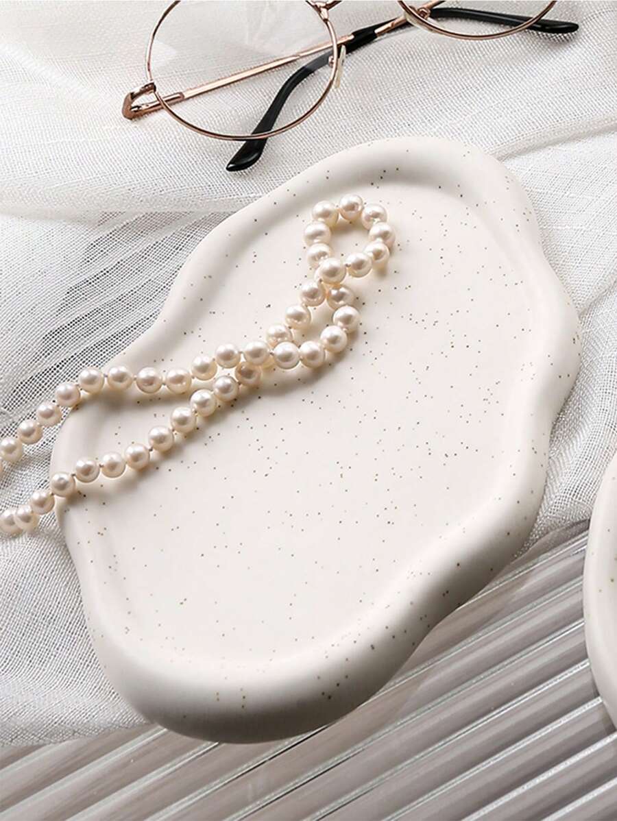 1pc Nordic Style Ceramic Cloud Shaped Storage Tray, Cute Cartoon Photography Prop Jewelry Display Plate, Gift For Valentine's Day Back To School - White - View 1