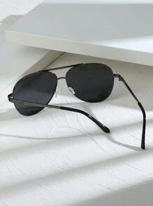 一副女士金属椭圆框复古双梁飞行员时尚眼镜，适合海滩度假、夏季海滩度假、户外活动和旅行。 - 深灰色 - 查看 4