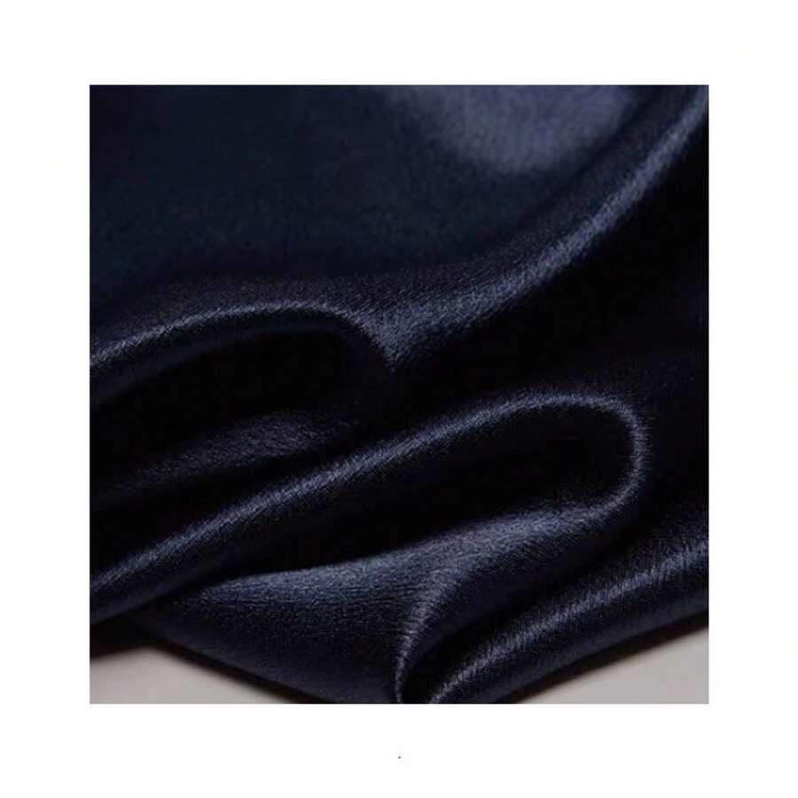 1片深藍色水晶緞布,高密度閃亮緞面具有水晶光澤和隨機珠緻紋理。適用於婚禮、西裝、大衣、連衣裙、服裝設計師、玩具和配件等。 - 深藍 - 查看 1