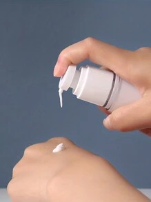 1PC Vacuum Travel Sub-packing Bottle, Travel Portable Lotion Bottle, Press Type Small Spray Bottle, Airless Pump Press Bottle Empty Plastic Vacuum Lotion Bottles, Clear Containers Cosmetics Skincare Travel Size Dispenser (100ML ) - Clear - View 4