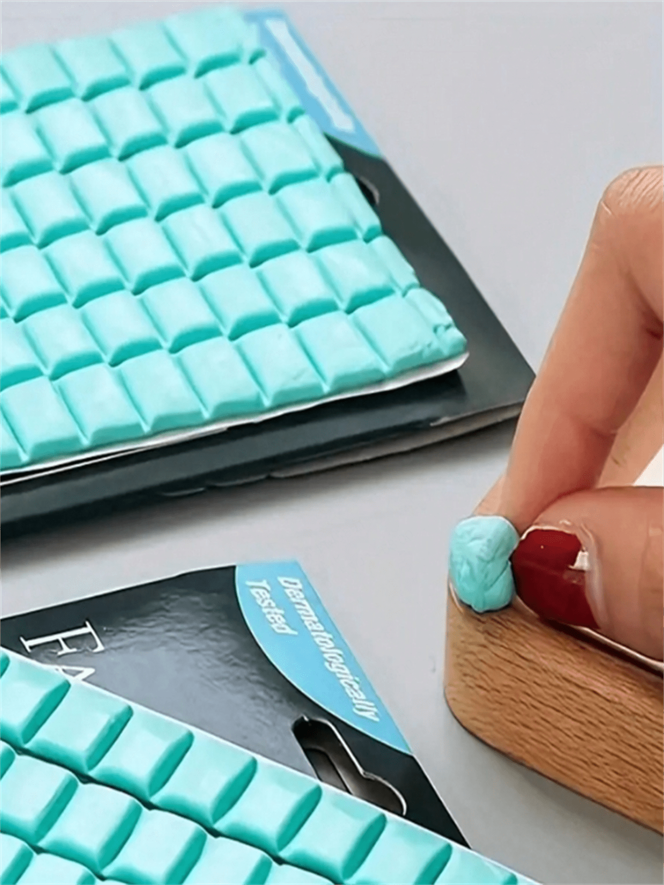 1pc blue Adhesive Poster Tacky Putty Sticky Mounting Putty Reusable & Removable Wall Safe Tack