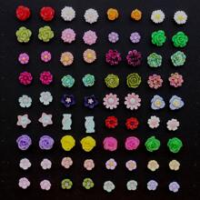 18對/36對簡單海綿包裝隨機混合彩色樹脂花芯耳釘套裝,包含塑料耳釘 - 彩色 - 查看 2