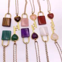 1 套時尚個人化項鍊吊墜 - 心形和鑰匙形吊墜,天然水晶和金屬雕刻,適合情侶日常佩戴和作為禮物