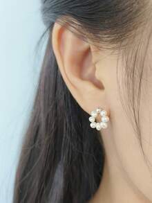 1對女士自然珍珠圓形耳環,925銀白金鍍,精美優雅,適合日常佩戴