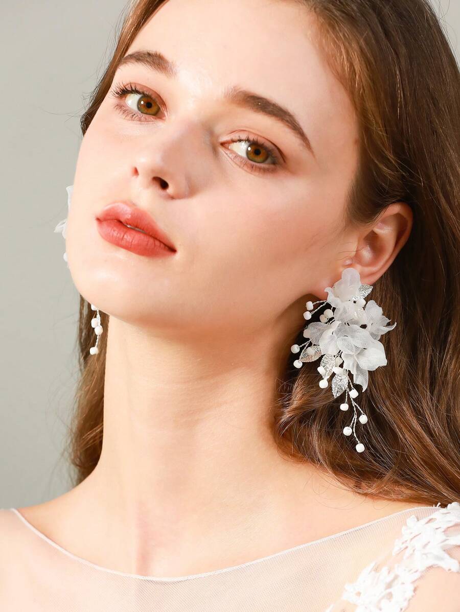 2pcs/Set Ladies' Elegant Bridal Earrings With White Mesh Flowers