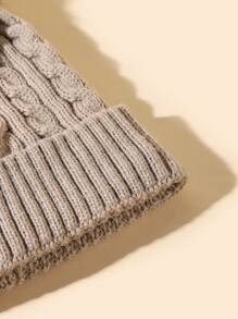 可愛的1入女式針織帽，採用雙股扭曲設計，毛球細節及無沿設計，適合秋冬保暖裝扮 - 卡其色 - 查看 3