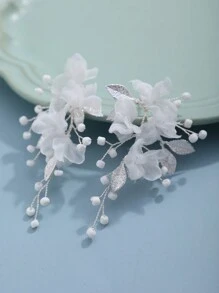 2件套女士优雅新娘耳环，饰以白色网状花朵、叶子和珠子。情人节配饰