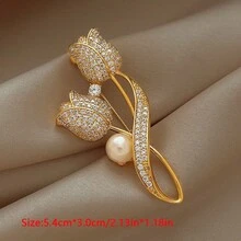 1只豪華的假珍珠和全鑽石裝飾茶花胸針,適合女性穿著