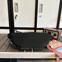 时尚斜挎胸包，容量大，适合运动休闲，男士单肩包斜挎包单肩包侧包度假必备品，适合旅行通勤大学学校，轻便随身携带，配有可调节肩带，尼龙简约便携 - 黑色 - 查看 3