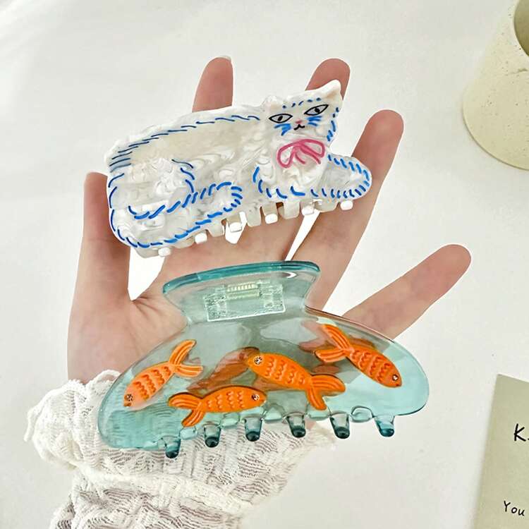 1個 楽しくてかわいい巻き毛の猫と金魚鉢のパターンの大きなクリップ
