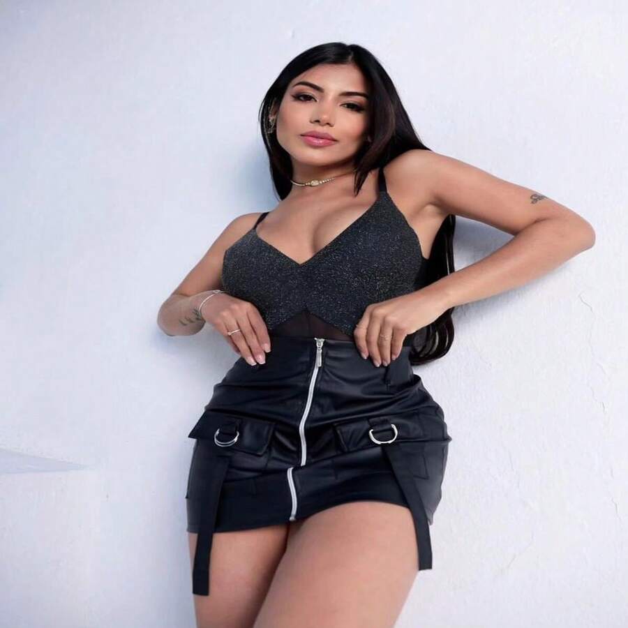 Women Skirts - 黑色 - 查看 1