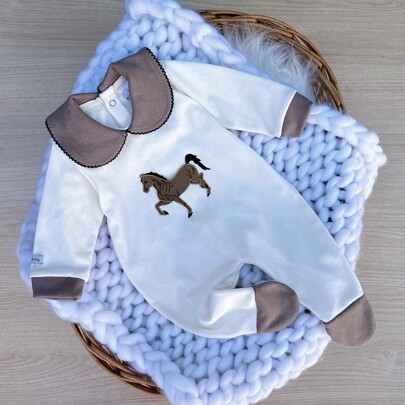 Nika Baby Macacão bebê cavalinho bordado