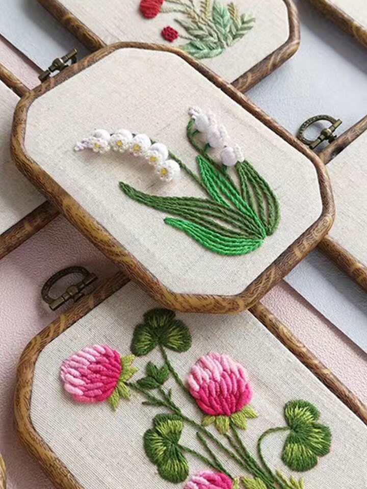 刺繍フレーム *↟⍋*↟冬のブーケ*↟⍋*↟ unfil_ako - Instagram:「刺繍枠をそのまま額にして… ・ #かぎ針