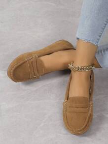 女士皮革拼布乐福鞋，圆头低帮浅口一脚蹬牛津平底鞋，休闲时尚平底鞋，英伦风亮红色女士平底鞋，尺码偏小，建议订购大一码