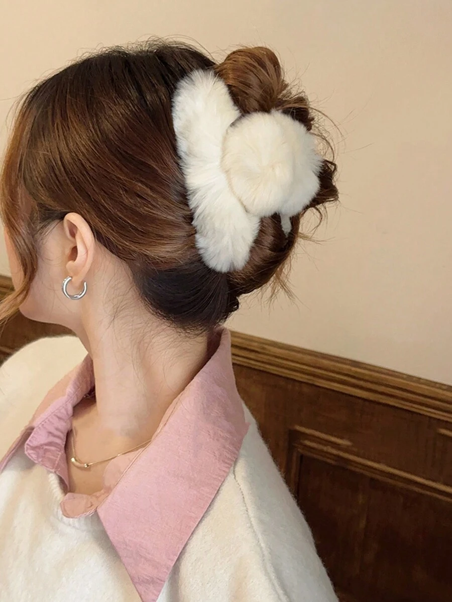 1pc Solid Color Plush Hair Claw, Fashionable For Daily Use - White - View 1