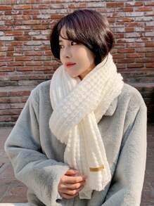 1條溫暖的毛織圍巾和披肩,適合脖子周圍的覆蓋