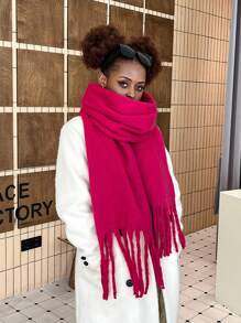 1條純色圍巾,冬季保暖頸部,加厚羊毛編織的厚實流蘇披肩,可以佩戴