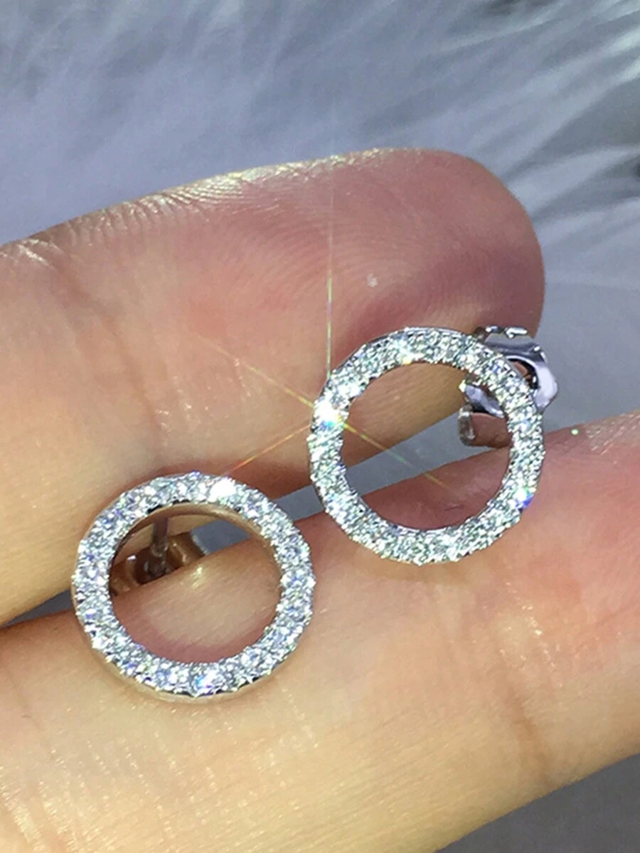 一对韩式时尚个性圆形耳环，简约百搭，男女皆宜，适合日常佩戴，也可作为宴会配饰、学生耳环或情人节礼物。 - 白色 - 查看 1