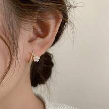 A Pair Of S925 Silver Needle Small Mini Flower Shell Earrings For Women Cross Rhinestone Earrings Fresh And Simple Earrings - Gold - View 4