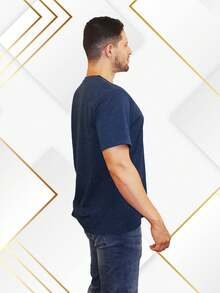 Playera para hombre en color azul petroleo con impreso de Pez Rojo - Azul - Ver 2