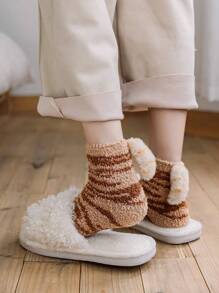 1雙女式膝上長襪,帶有貓尾巴和矽膠防滑,珊瑚絨密織,保暖防寒,多種場合可穿,可愛的圓領袜子,適合冬季穿著