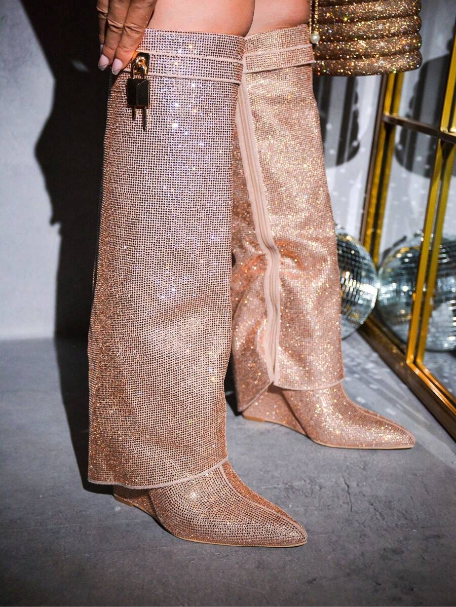 Women's Fold Over Rhinestone Boots - Single Pointy Toe Metallic/Holo Knee High High Heel For Festival Shoes - 杏色 - 查看 1