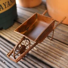 1入組生鏽微型狹車/馬車,妖精花園/庭院迷你車,復古金屬微型創意供品/工藝品,適用於花園/園藝玻璃屋裝飾配件 - Wheelbarrow (13.5 x 4.5 x 5.0cm) - 查看 1