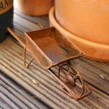 1入組生鏽微型狹車/馬車,妖精花園/庭院迷你車,復古金屬微型創意供品/工藝品,適用於花園/園藝玻璃屋裝飾配件 - Wheelbarrow (13.5 x 4.5 x 5.0cm) - 查看 2