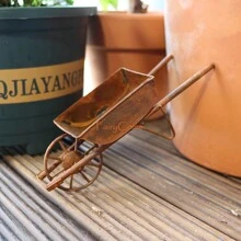 1入組生鏽微型狹車/馬車,妖精花園/庭院迷你車,復古金屬微型創意供品/工藝品,適用於花園/園藝玻璃屋裝飾配件 - Wheelbarrow (13.5 x 4.5 x 5.0cm) - 查看 8