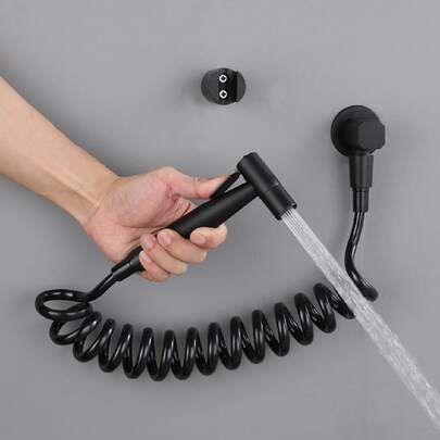 一套黑色不锈钢手持喷枪，配1.5米软管，现代浴室套装，浴室配件，浴室工具