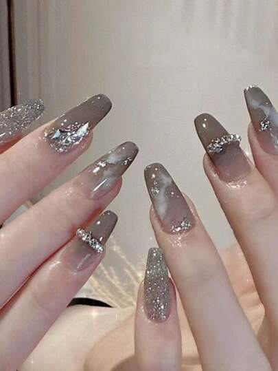 24入組棺材形狀的假指甲，附有1支指甲文件和1支浸泡式凝膠壓克力假指甲補給品