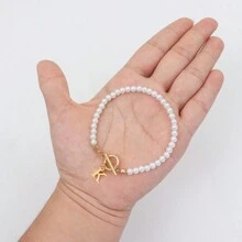 1件装女士仿珍珠手链，带扣环和字母吊坠 - 白色 - 查看 3