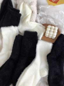 2/4/8/10 pares de calcetines esponjosos y cálidos de invierno con forro térmico, resistentes al olor, de unicolor blanco y negro (surtido de colores aleatorios)