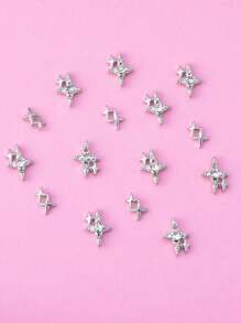 15 قطعة نجوم كبيرة لامعة، 10 قطع نجوم صغيرة لامعة و 5 قطع نجوم فضية لامعة بطراز باروك بسيط وجميل للنساء، يمكن استخدامها لتزيين الأظافر DIY، للاستخدام اليومي والأعياد والتنقل. يمكن استخدامها مع تزيينات الأظافر أو قطع الأظافر في المنزل. تميمة الأظافر، أحجار الأظافر، لوازم الأظافر