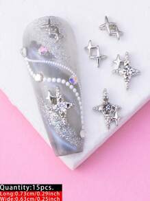 15 قطعة نجوم كبيرة لامعة، 10 قطع نجوم صغيرة لامعة و 5 قطع نجوم فضية لامعة بطراز باروك بسيط وجميل للنساء، يمكن استخدامها لتزيين الأظافر DIY، للاستخدام اليومي والأعياد والتنقل. يمكن استخدامها مع تزيينات الأظافر أو قطع الأظافر في المنزل. تميمة الأظافر، أحجار الأظافر، لوازم الأظافر