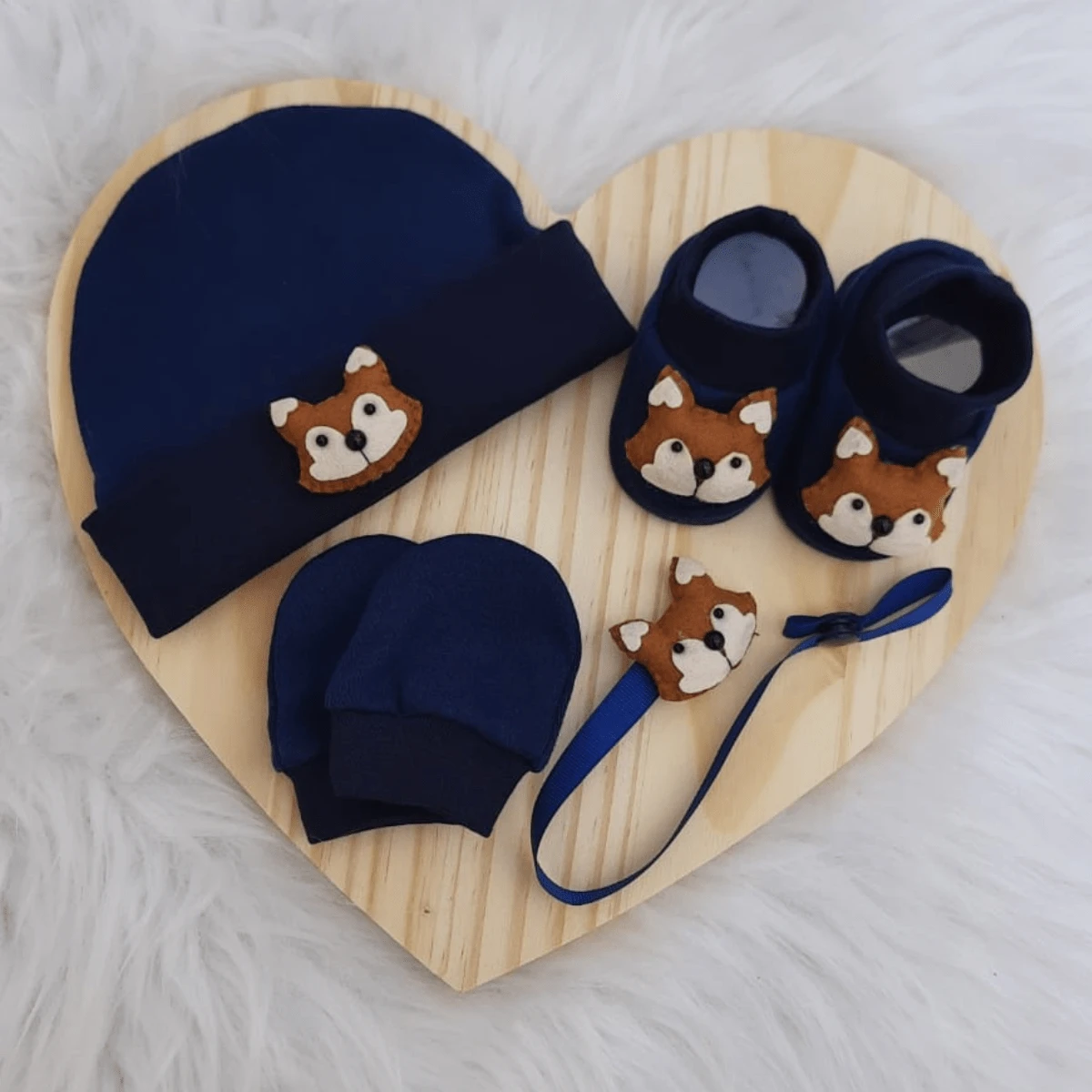 Kit Recem Nascido Bebê Sapatinho Touca Luvas 100% Algodão Prendedor Bico Menina Menino Saida Maternidade Presente