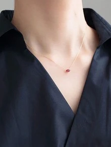 1入組女士暗紅色嘴唇吊墜項鍊,嵌鑲紅寶石,925銀鍍金,浪漫的生日情人節禮物,適用於日常穿著