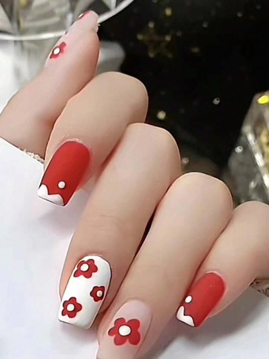 使用24入組四方頭紅白混合花紋女士和女孩穿戴美甲,完全覆蓋假指甲即可瞬間升級你的形象 - 彩色 - 查看 1