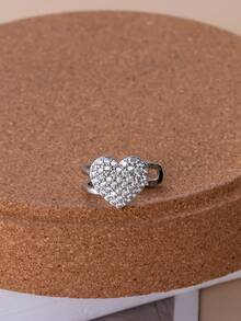 1個水晶大愛心軟骨耳鉤螺紋後螺母珠寶花形立體鑽體三角耳環,女士顱耳飾品