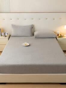 新款高克重奶絨雕花床上四件組，包括一張床襯和兩個枕套。讓它成為您冬夜床上的小太陽，感受舒適溫暖的感覺。易拆卸和洗滌，具有高彈性和耐久性。奶絨床上四件組為您提供了一個舒適的冬夜。易於清潔，不褪色或脫落。 - 幾何-灰 - 查看 2