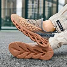 Plus Size Fashionable Lightweight Running Shoes For Men With Blade Soles - Brown - View 4
