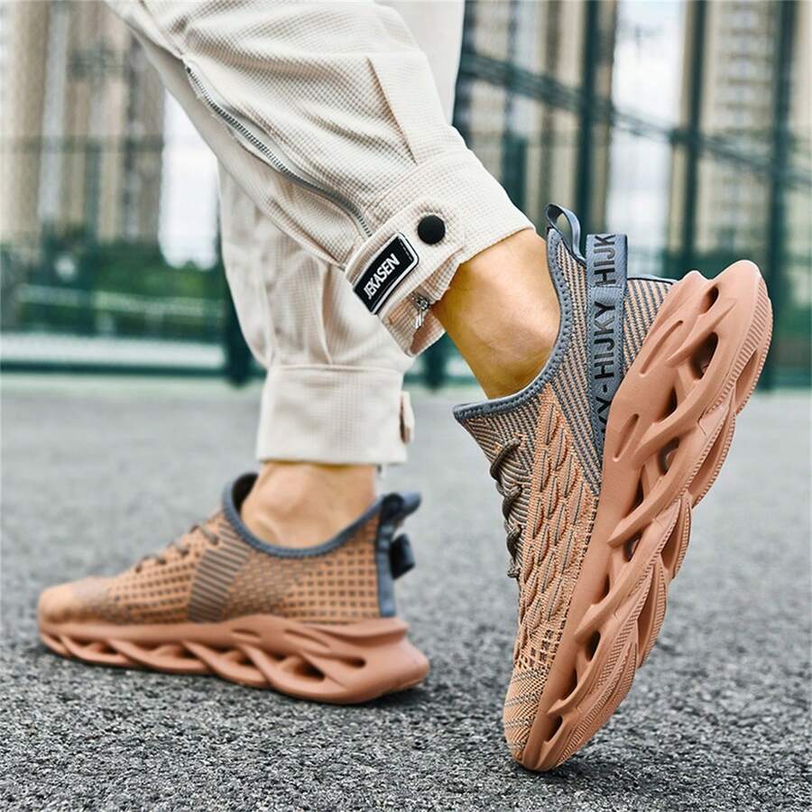 Plus Size Fashionable Lightweight Running Shoes For Men With Blade Soles - Brown - View 1