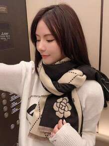 1入女性時尚山茶花印花假絨毛保暖披肩圍巾,適合日常穿著 - 黑色 - 查看 4