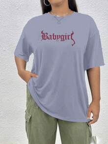 Camiseta Babygirl Oversized Estampa Grafica Bordada Palavra Bebezinha Elogio Apelido Beleza Admirar Old School Letras Gotico Aesthetic Manga Curta Ombro Caido Feminino