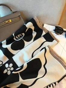 1入女性時尚山茶花印花假絨毛保暖披肩圍巾,適合日常穿著 - 黑色 - 查看 7